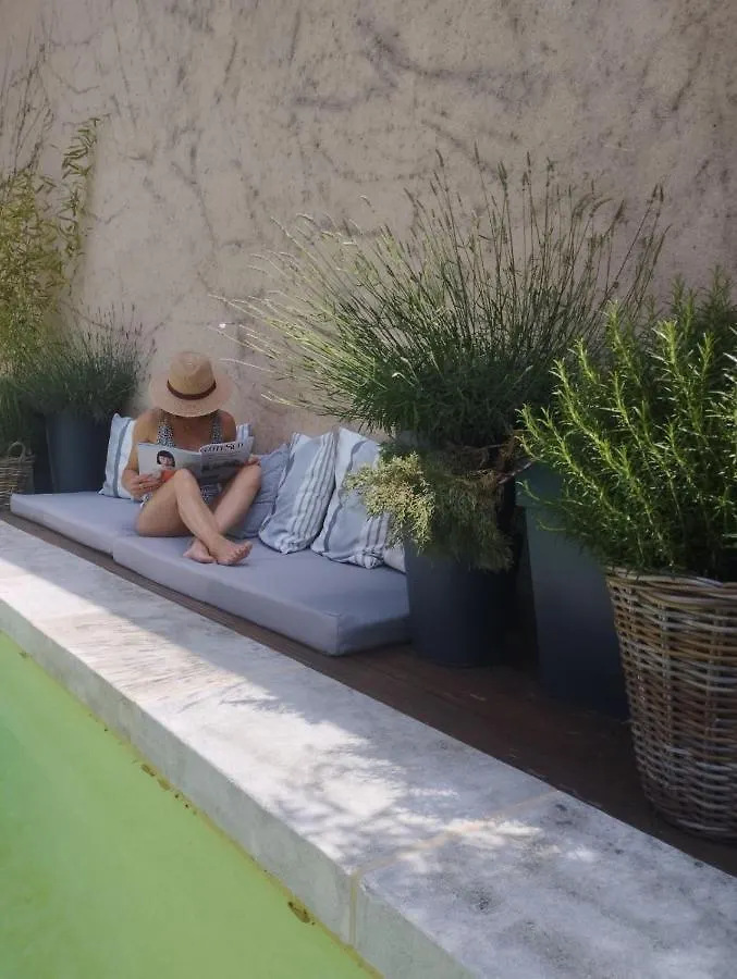 Les Tilleuls Cavaillon Bed & Breakfast