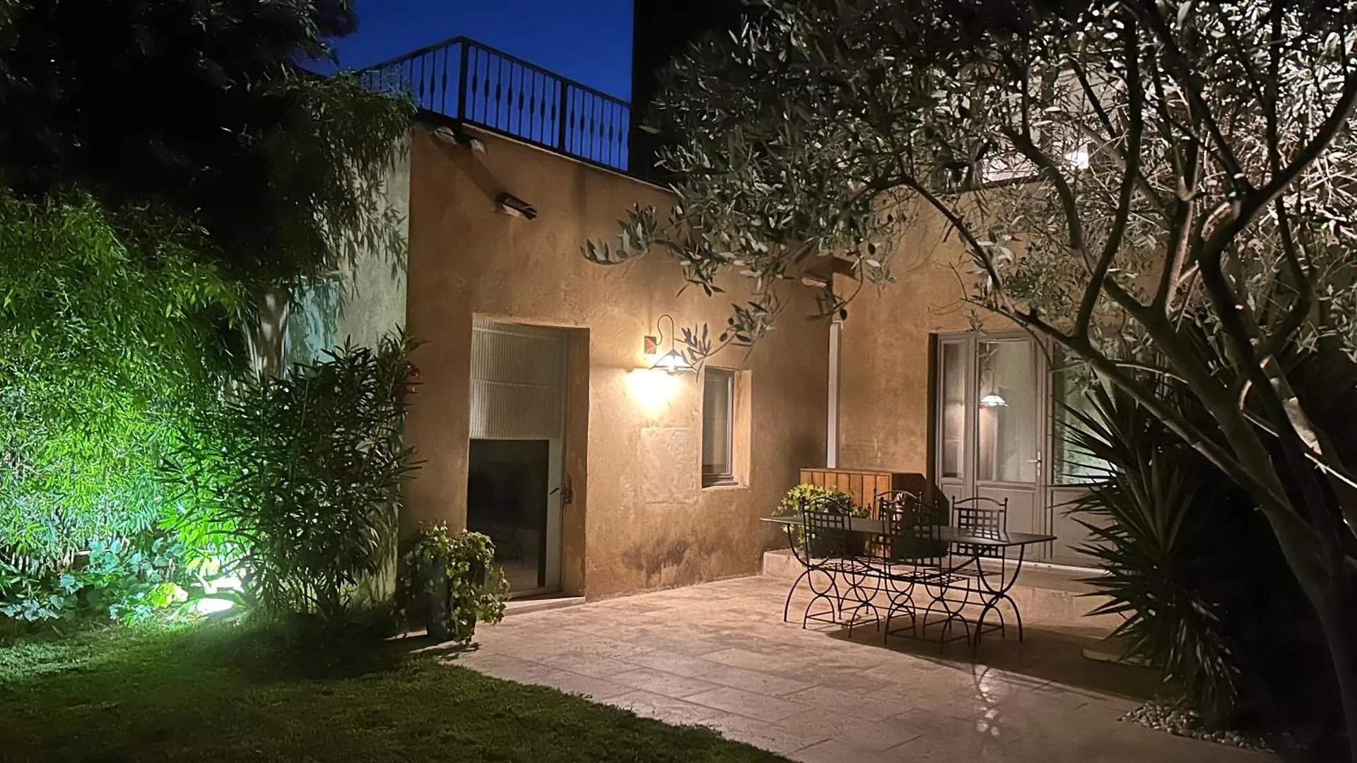 Les Tilleuls Cavaillon Bed & Breakfast